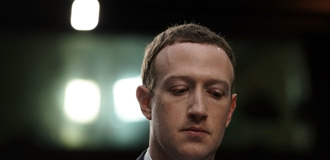 Акционеры Facebook предложили отстранить Цукерберга - Фото