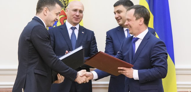Украина и Молдова договорились о свободных дорогах и небе - Фото