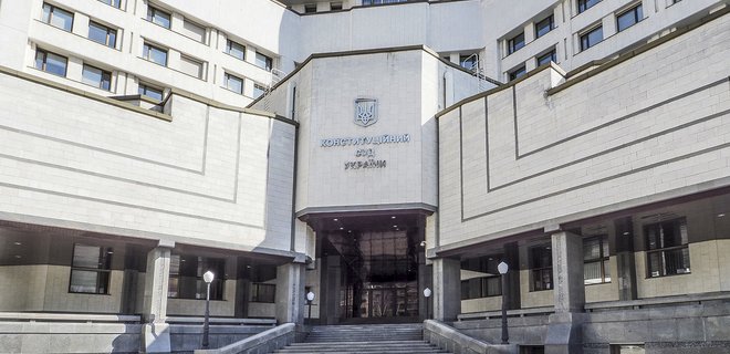 КСУ отказался отменять принудительный выкуп акций у миноритариев - Фото