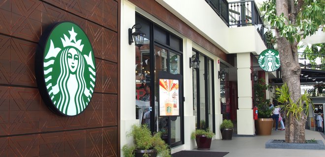 Starbucks на день закроет тысячи кофеен в США - Фото