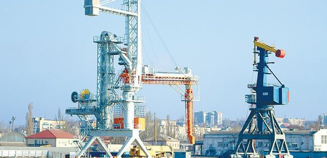 Мариупольский порт потерял треть грузов из-за Крымского моста - Фото