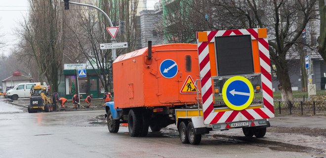 Укравтодор начинает латать ямы на дорогах - Фото