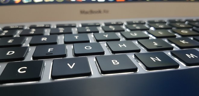 Против Apple подали групповой иск из-за проблем с клавиатурой - Фото