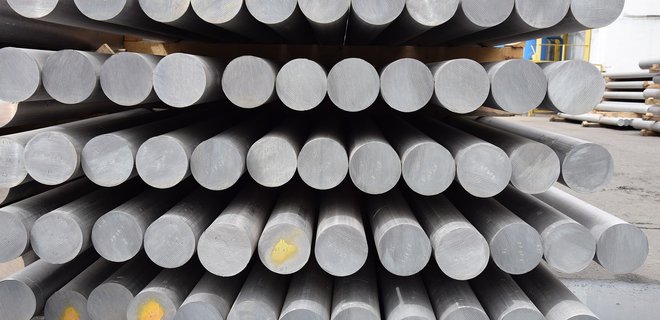 ЕС введет ответные пошлины на сталь и алюминий из США - Фото
