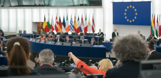 ЕС обяжет Facebook и Google удалять террористический контент - Фото