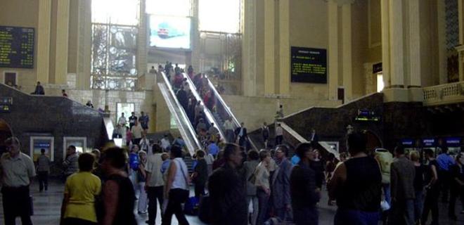 Новые эскалаторы на киевском вокзале появятся не скоро - Фото