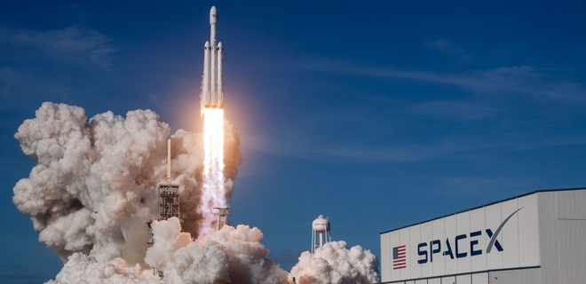 SpaceX выбрала первого космического туриста - Фото