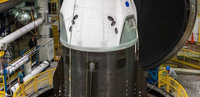 NASA заканчивает тестировать космолет Илона Маска - Фото