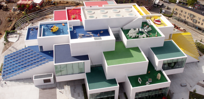 Игра в домики. Чем закончится спор Lego и Lego House - Фото