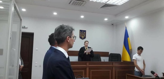 Суд разблокировал работу визовых центров VFS Global в Украине - Фото