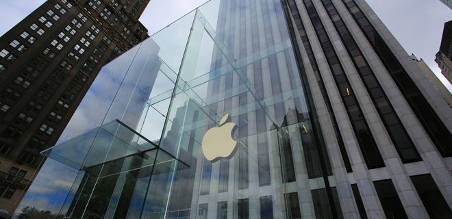 Капитализация Apple превысила $1 трлн - Фото