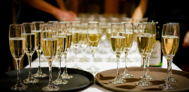 Украина еще не выбрала новые названия для шампанского и коньяка - Фото