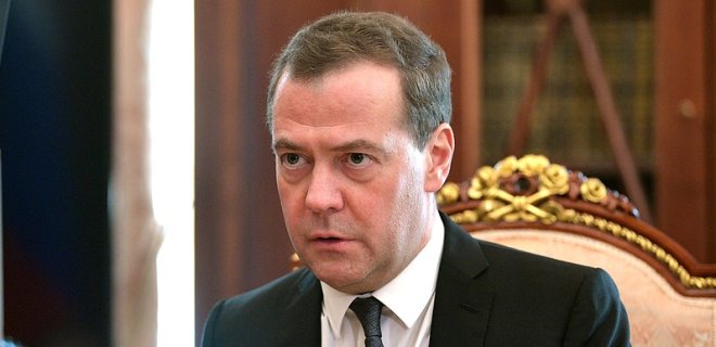 Россия заблокирует активы сотен украинцев - Медведев - Фото