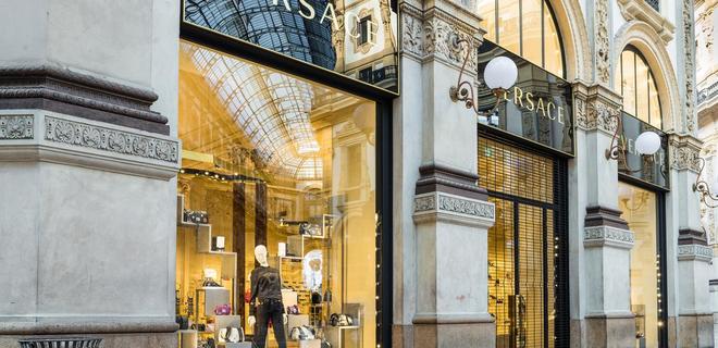 Итальянский дом моды Versace продадут за $2 млрд - СМИ - Фото
