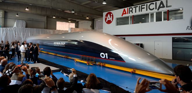 В Испании представили первую пассажирскую капсулу Hyperloop: фото - Фото