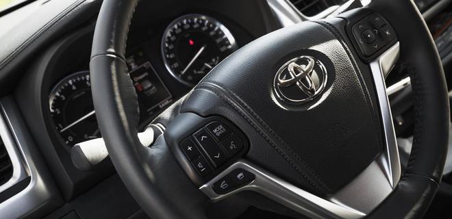 Toyota и SoftBank будут выпускать беспилотные авто - Фото