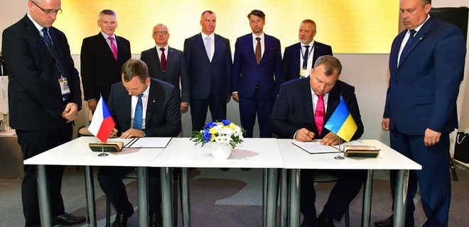 Украина договорилась с Чехией о поставках военной техники - Фото