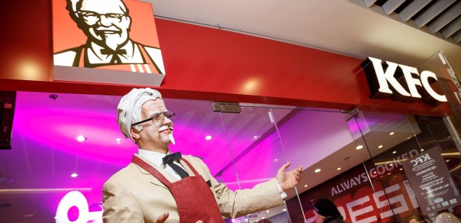 Не то время и место. Кто открыл ресторан KFC в Доме профсоюзов - Фото