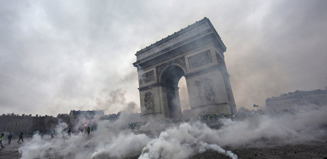 Власти Франции отложили на полгода повышение акциза на бензин - Фото