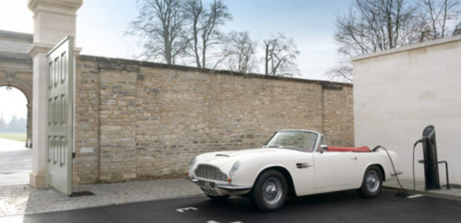 Aston Martin превращает старые авто в электрокары - Фото