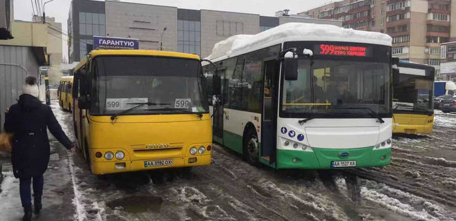 В Киеве начал курсировать первый электробус - Фото