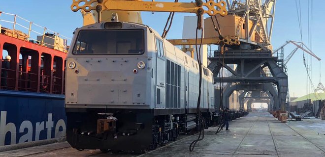 В Украину доставлено еще пять локомотивов General Electric: фото - Фото
