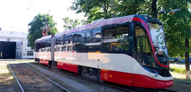 Украинская компания отправила первый трамвай в Египет: видео - Фото