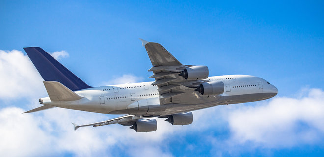 Airbus прекратит производство крупнейших авиалайнеров A380 - Фото