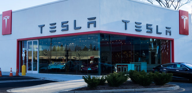 Tesla повышает цены на автомобили - Фото