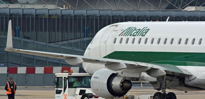 Крупнейший авиаперевозчик Италии отменил 100 рейсов по всему миру - Фото