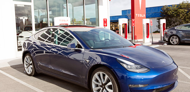 Tesla увеличила поставки электрокаров на 50% - Фото