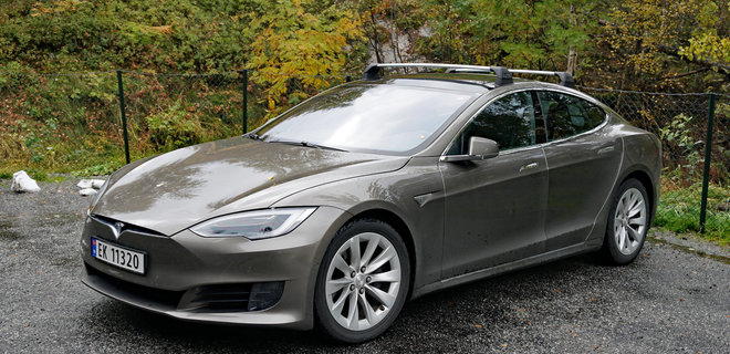 Tesla Model S стала самым продаваемым б/у авто в своем классе - Фото