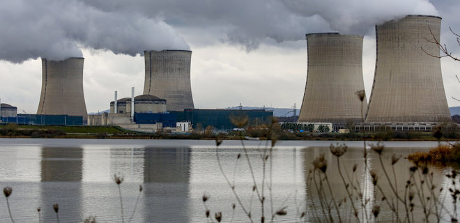 Франция отложила отказ от атомных мощностей на 10 лет - Фото