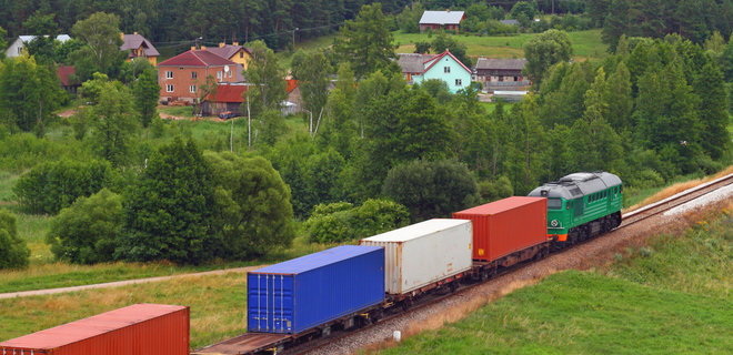 Между Украиной и Литвой начал курсировать контейнерный поезд - Фото