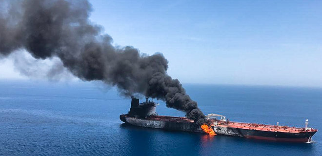 Нефть дорожает после нападения на танкеры в Оманском заливе - Фото