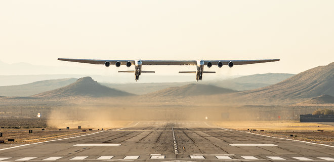 Самый большой в мире самолет выставлен на продажу - Фото