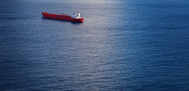 Рекордные 62 млн баррелей российской нефти застряли на танкерах в море: нет покупателей - Фото