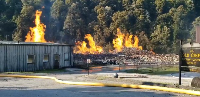 В США сгорели 45 000 бочек виски Jim Beam: видео - Фото