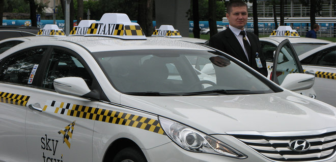 Кабмин разрешил такси двигаться по полосам для общественного транспорта - Фото