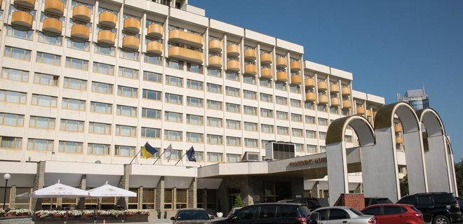 Суд разблокировал приватизацию Президент-Отеля - Фото