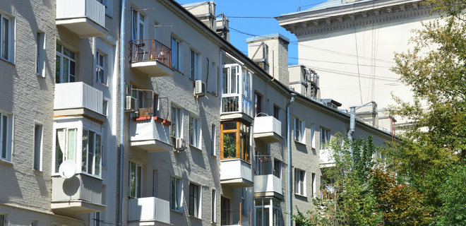 В Украине начали запрещать стеклить балконы - Фото