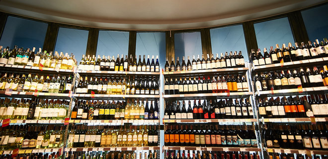 Винный отдел в NOVUS в ТРЦ Sky Mall 1100 вин из 20 стран мира - Фото
