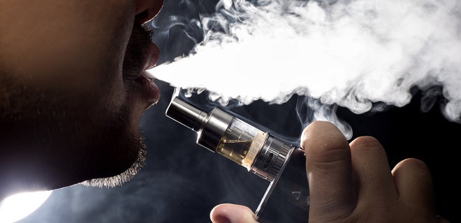 Кабмин обязал сайты по продаже е-сигарет проверять возраст посетителей - Фото