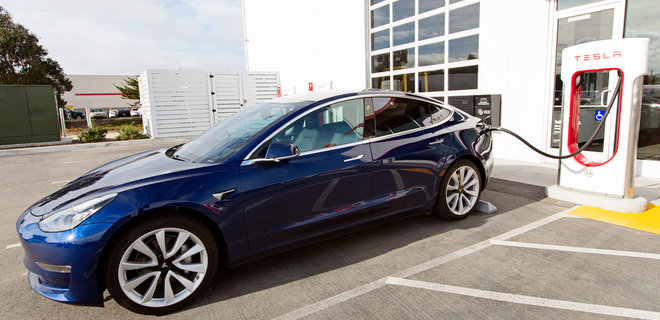 Китай разрешил Tesla производить авто на своей территории - Фото