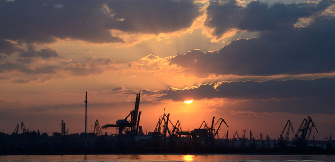 Одесский порт сэкономил 5 млн грн, урезав зарплаты руководства - Фото