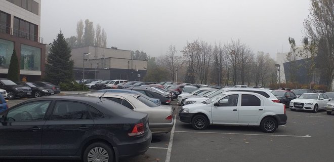 Парковка ПриватБанка: в Днепре отказали компаниям Коломойского  - Фото