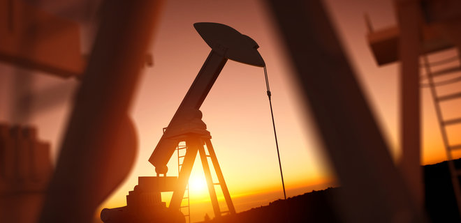 Цена на нефть Brent упала ниже $65 за баррель - Фото