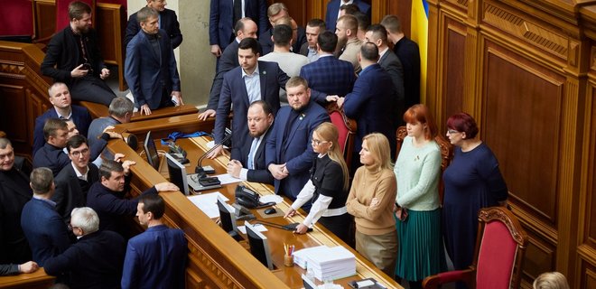 Тимошенко и еще 47 депутатов просят КСУ признать неконституционным закон о земле - Фото