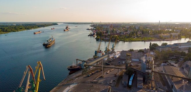 Суд разблокировал концессию порта Херсон - Фото