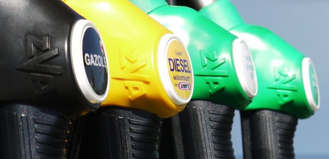 Сети АЗС возобновляют продажу премиального топлива - Фото